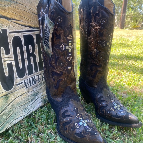 Boots Corral size 9 - Picture 3 of 7